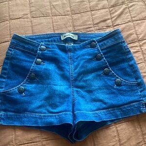 Blue Spice button front denim sailor short size 7/8